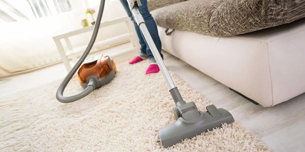 بهترین مواد برای تمیز کردن فرش روشن در خانه